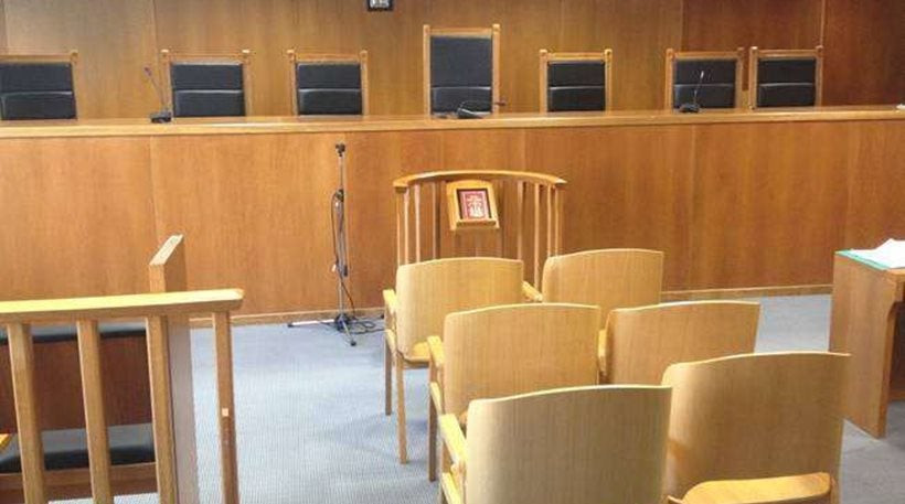 Εισαγγελέας Εφετών έπεσε από τον 4ο όροφο της πολυκατοικίας του και σκοτώθηκε